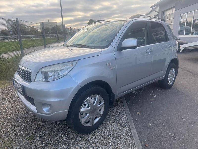 Silber Gebraucht 2011 Daihatsu Terios SUV | 5.999 € (Guter Preis) - Bild 1/4
