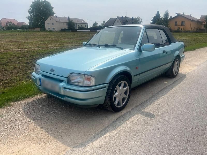 Grün Gebraucht 1990 Ford Escort Cabriolet Cabrio | 6.000 € - Bild 1/4