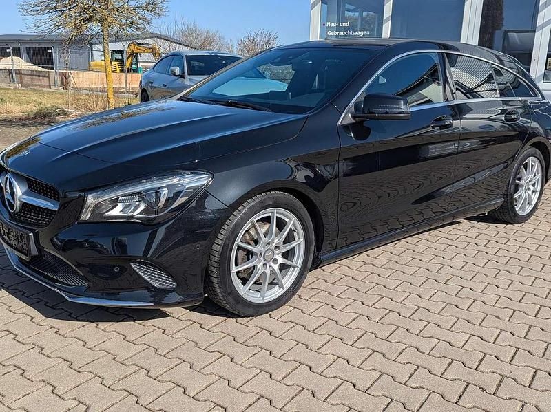 Gebraucht Mercedes CLA200 156 PS (114 kW) 2016 Kosmosschwarz  metalliclack Kombi