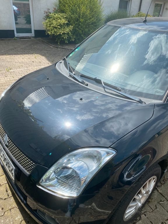 Schwarz Gebraucht 2007 Suzuki Swift Comfort+ Limousine | 2.000 € - Bild 1/4
