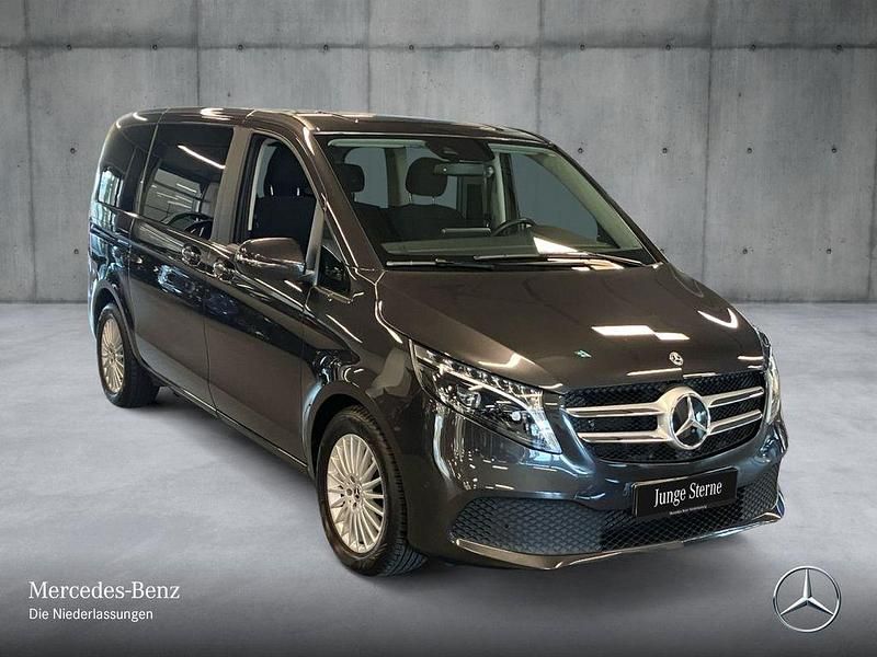 Gebraucht Mercedes V220 Edition 163 PS (119 kW) 2024 Grau Van / Kleinbus