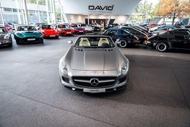 Grau Gebraucht 2011 Mercedes SLS AMG AMG Cabrio | 127.900 € (Teuer) - Bild 1/4