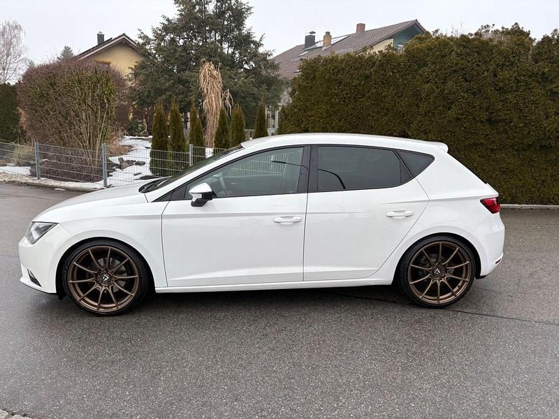 Second-hand Seat Leon Style 122 CP (89 kW) 2014 Alb Berlinǎ