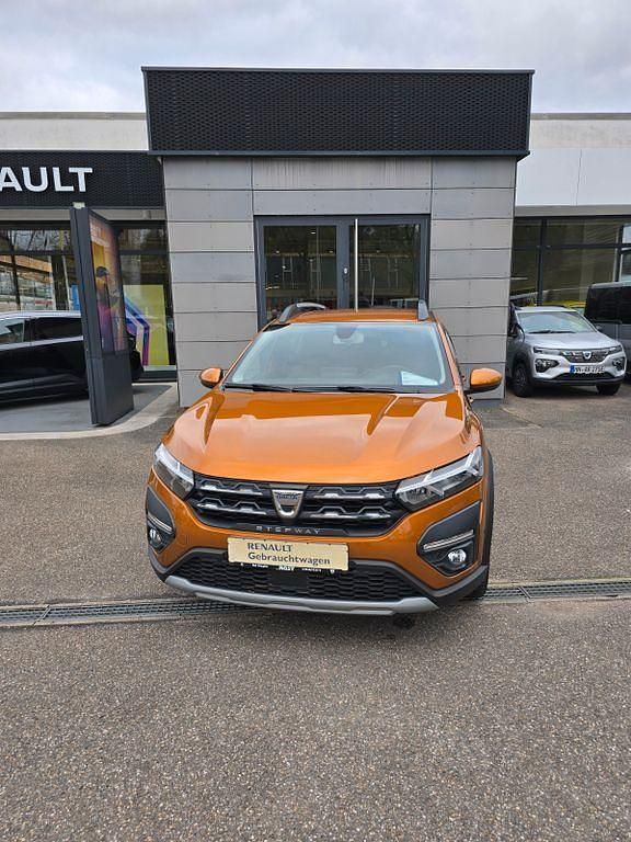 Orange Gebraucht 2021 Dacia Sandero Comfort Kleinwagen | 12.995 € (Fairer Preis) - Bild 1/4