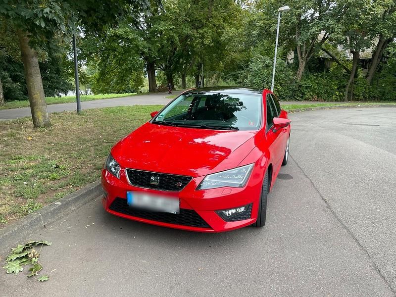 Rot Gebraucht 2016 Seat Leon FR Limousine | 7.800 € (Superpreis) - Bild 1/4