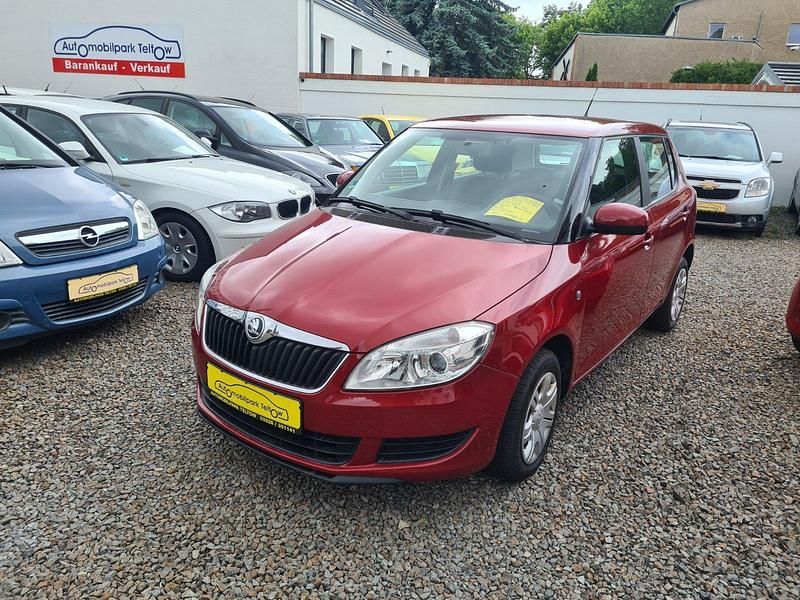 Gebraucht Skoda Fabia Ambition 60 PS (44 kW) 2014 Rot Kleinwagen