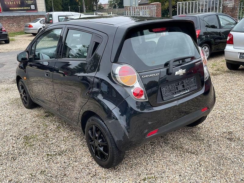 Używany Chevrolet Spark LS 68 KM (50 kW) 2010 Czarny Hatchback