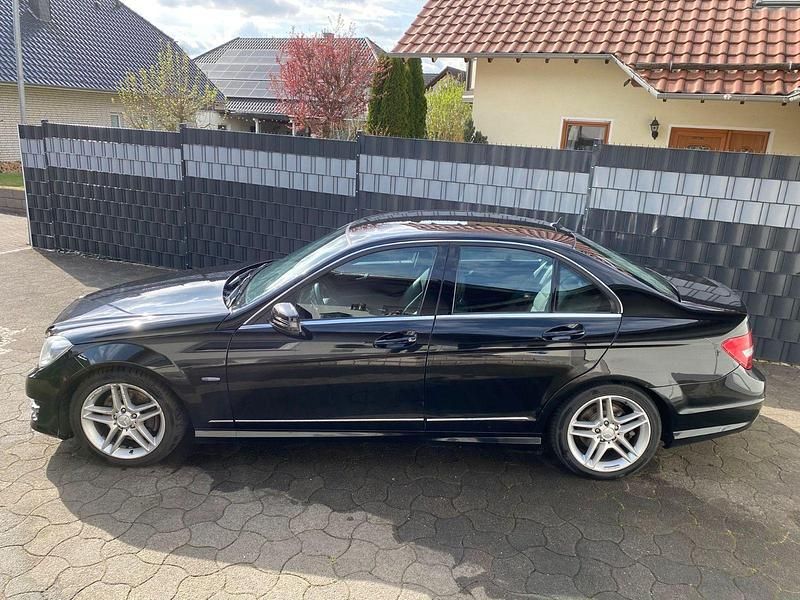 Gebraucht Mercedes C300 231 PS (169 kW) 2011 Schwarz Limousine