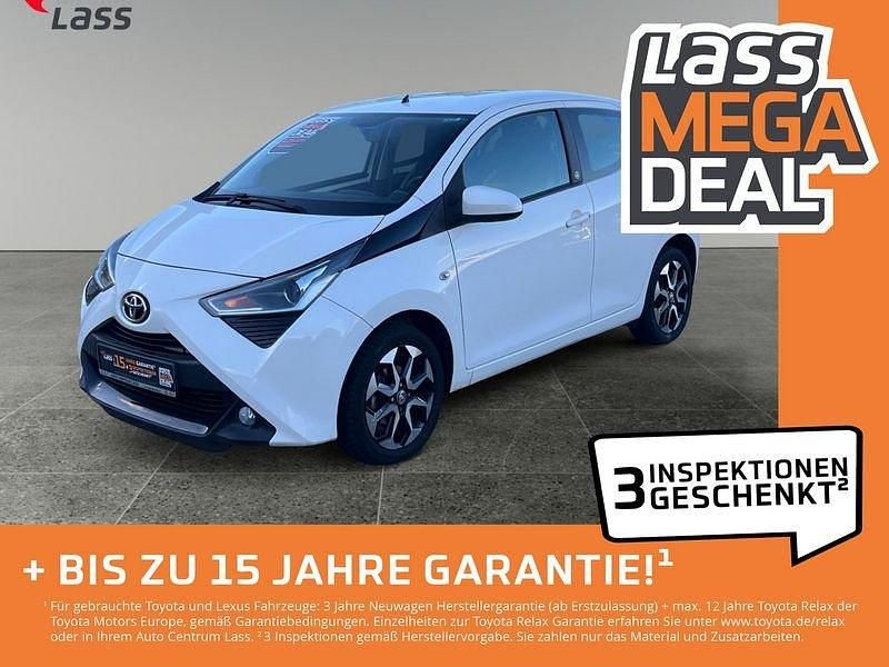 Weiß Gebraucht 2020 Toyota Aygo X-play Kleinwagen | 11.480 € (Etwas zu teuer) - Bild 1/4