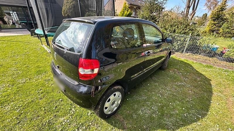 Gebraucht VW Fox 54 PS (39 kW) 2007 Schwarz Kleinwagen