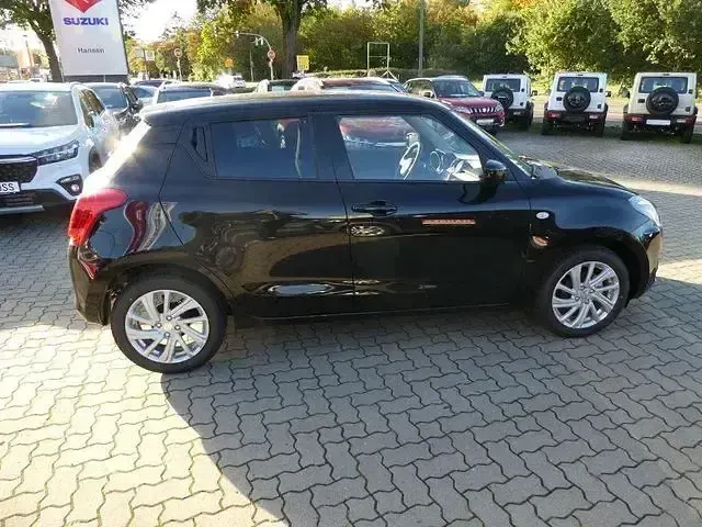 Gebraucht Suzuki Swift Comfort 83 PS (61 kW) 2023 Super black pearl metallic (metallic) Kleinwagen