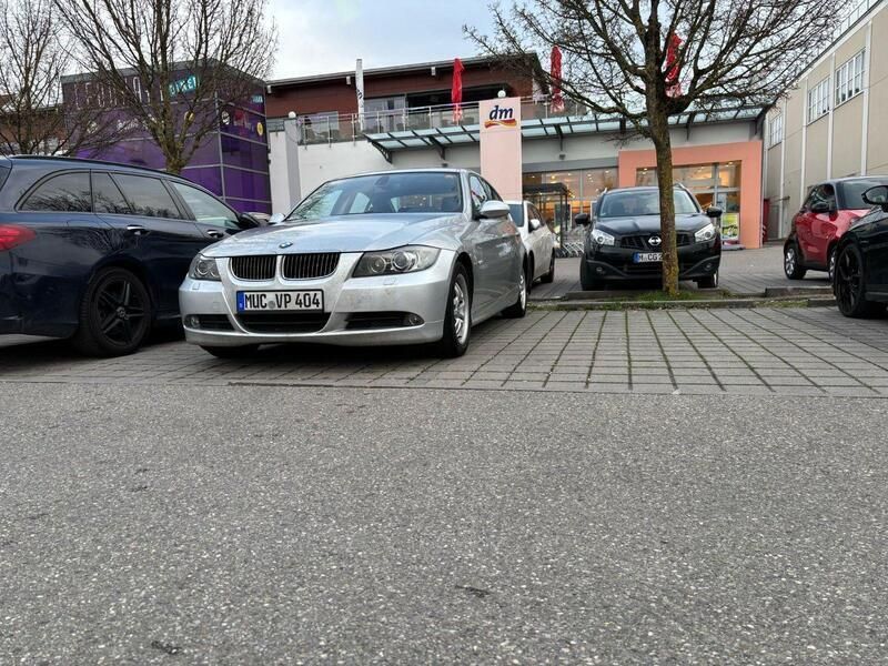 Grau Gebraucht 2006 BMW 325 Limousine | 5.500 € - Bild 1/4