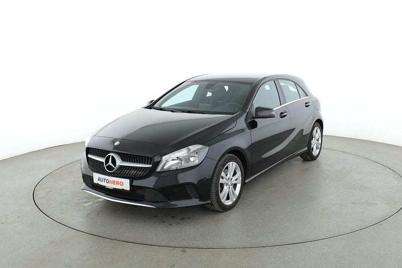 Schwarz Gebraucht 2016 Mercedes A180 Urban Limousine | 17.200 € (Fairer Preis) - Bild 1/3