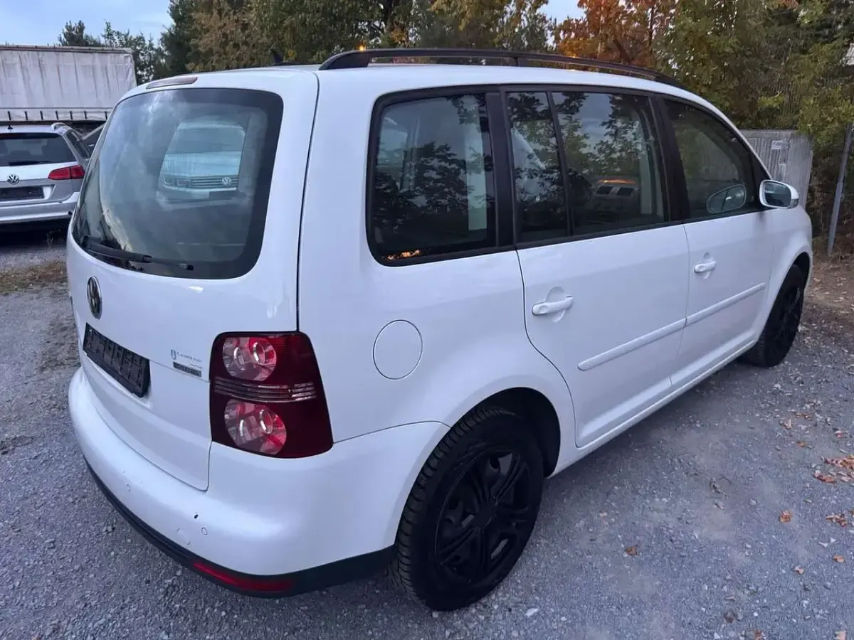 Gebraucht VW Touran Trendline 109 PS (80 kW) 2009 Weiß Van / Kleinbus