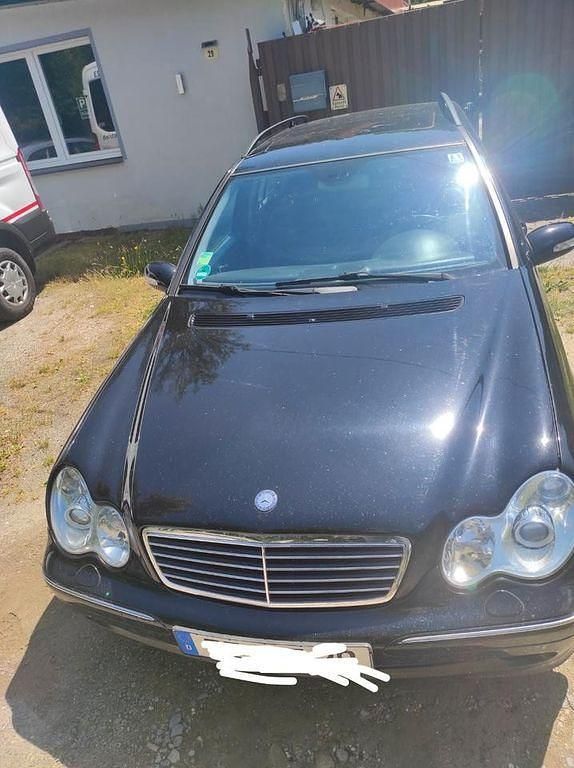 Schwarz Gebraucht 2003 Mercedes C200 Avantgarde Kombi | 2.350 € (Fairer Preis) - Bild 1/4
