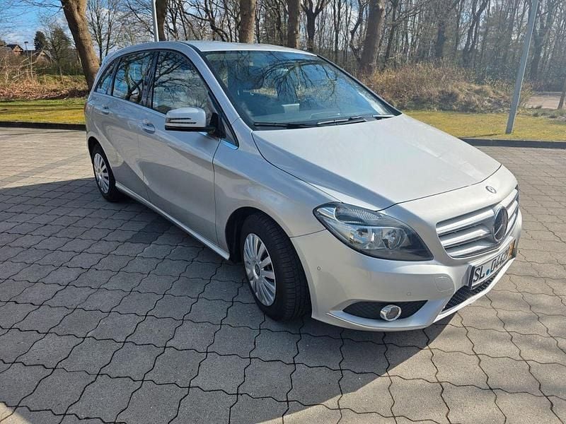 Gebraucht Mercedes B180 109 PS (80 kW) 2013 Silber Van / Kleinbus