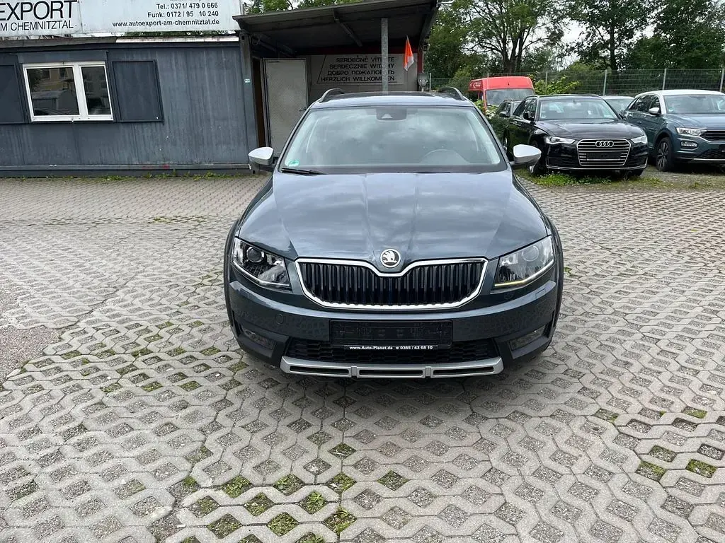 Gebraucht Skoda Octavia Scout 4x4 184 PS (135 kW) 2015 Grau Kombi