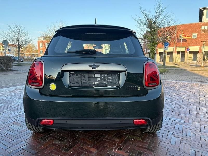 Gebraucht Mini Cooper SE Resolute Edition 135 kW (184 PS) 2023 Schwarz Kleinwagen