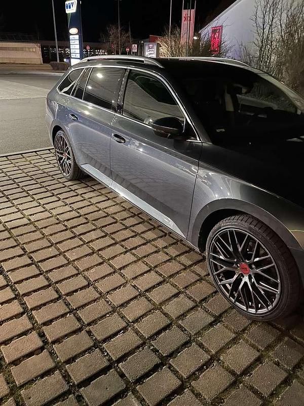 Gebraucht Skoda Superb Style 190 PS (139 kW) 2018 Grau Kombi