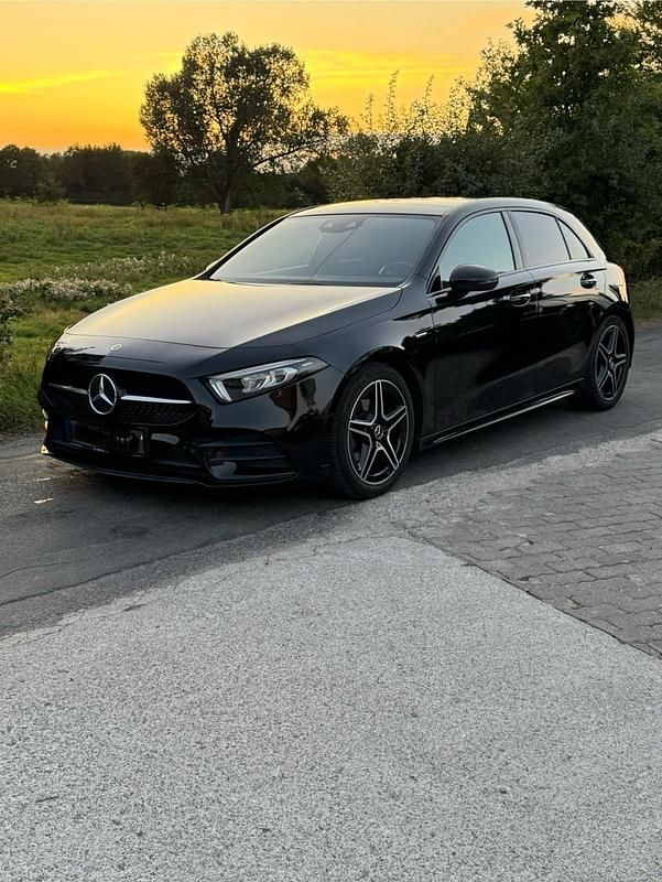 Schwarz Gebraucht 2021 Mercedes A200 AMG line Limousine | 23.000 € (Guter Preis) - Bild 1/4