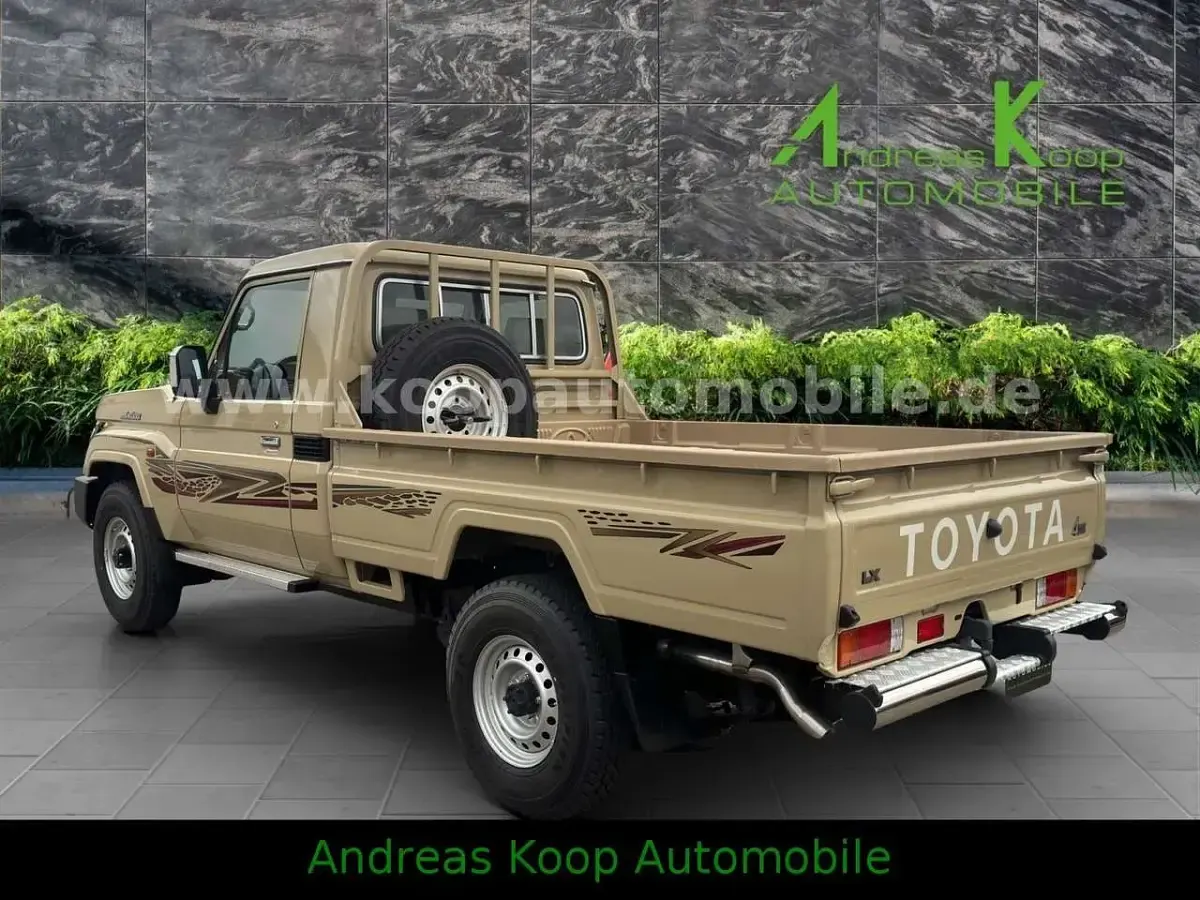 Neu Toyota Land Cruiser 204 PS (150 kW) 2026 Beige SUV