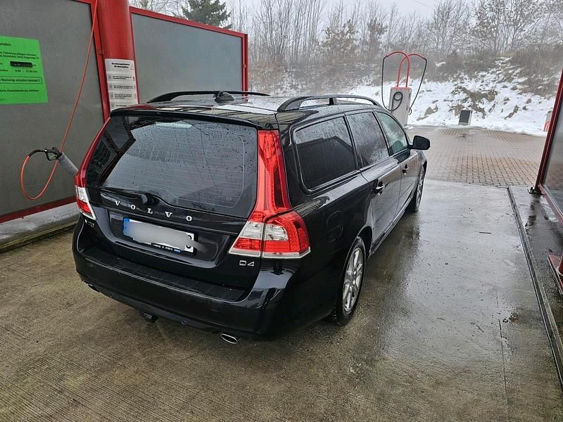 Gebraucht Volvo V70 Momentum 181 PS (133 kW) 2015 Schwarz Kombi