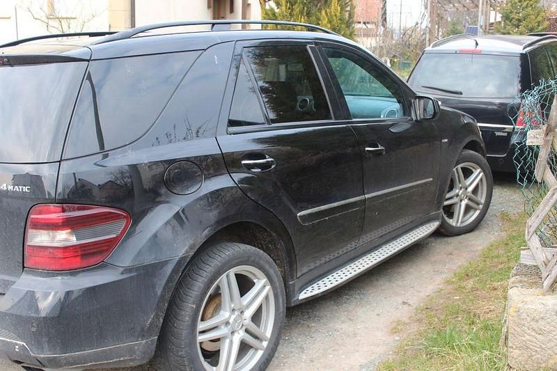 Gebraucht Mercedes ML320 224 PS (164 kW) 2008 Schwarz SUV
