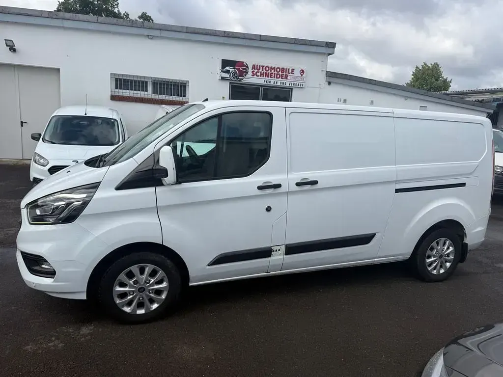 Gebraucht Ford 300 Trend 170 PS (125 kW) 2018 Weiß Van / Kleinbus