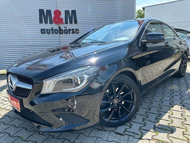 Kosmosschwarz Gebraucht 2015 Mercedes CLA200 Limousine | 20.900 € - Bild 1/4