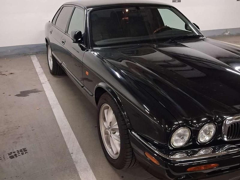 Schwarz Gebraucht 1998 Jaguar XJ Limousine | 13.500 € (Fairer Preis) - Bild 1/4