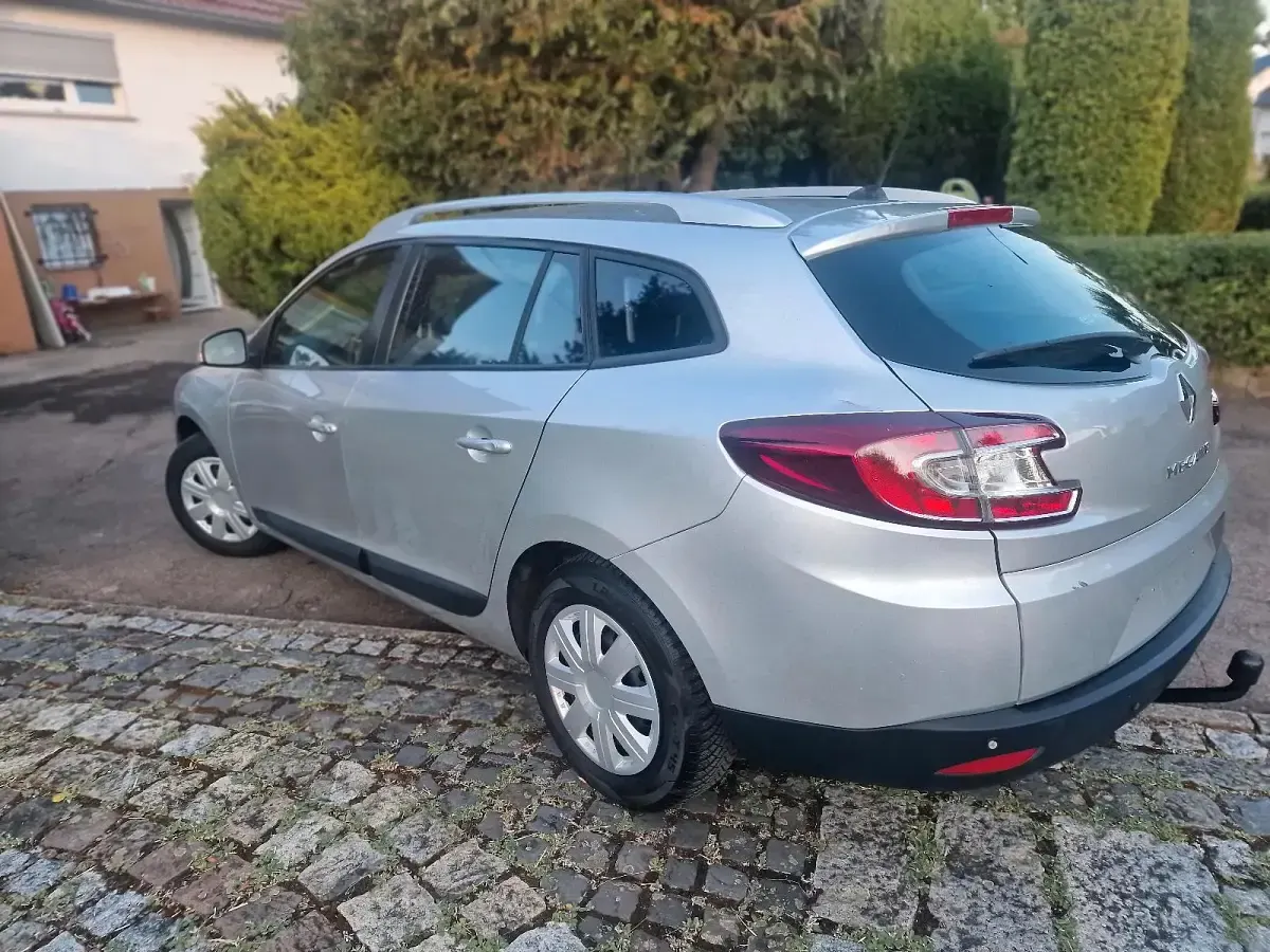 Gebraucht Renault Mégane GrandTour 110 PS (80 kW) 2012 Silber Kombi