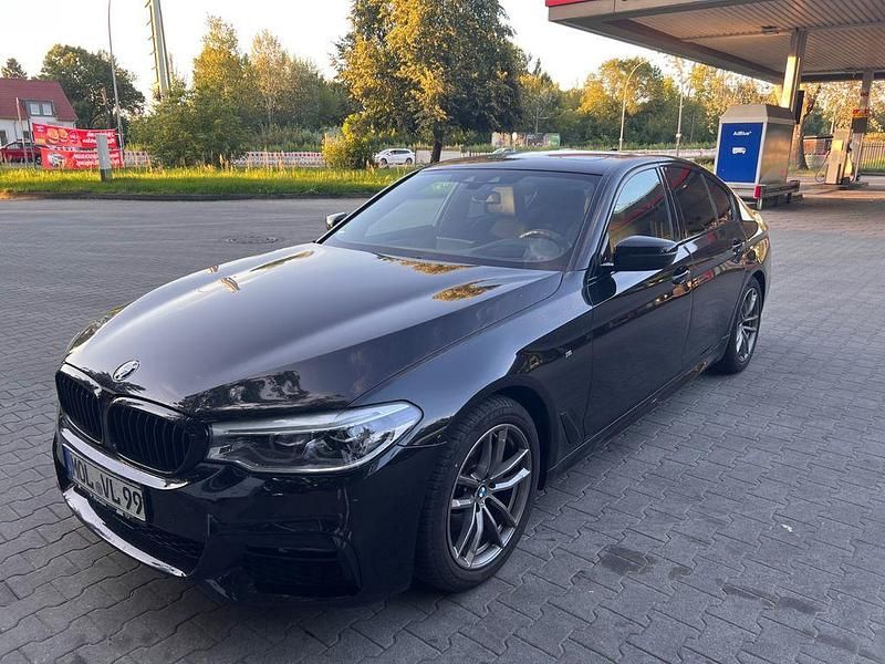 Schwarz Gebraucht 2018 BMW 520 M Sport Limousine | 26.800 € (Guter Preis) - Bild 1/4