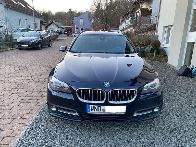 Gebraucht BMW 520 Luxury Line 190 PS (139 kW) 2016 Blau Limousine