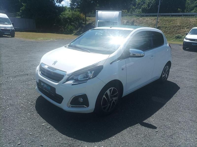 Weiß Gebraucht 2021 Peugeot 108 Top! Collection Kleinwagen | 13.990 € - Bild 1/4
