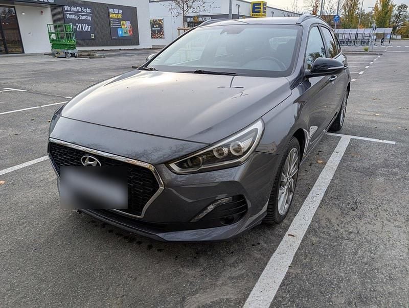 Gebraucht Hyundai i30 Passion Plus 140 PS (102 kW) 2018 Grau Kombi
