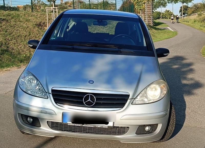 Silber Gebraucht 2004 Mercedes A150 Classic Kombi | 2.200 € (Fairer Preis) - Bild 1/4