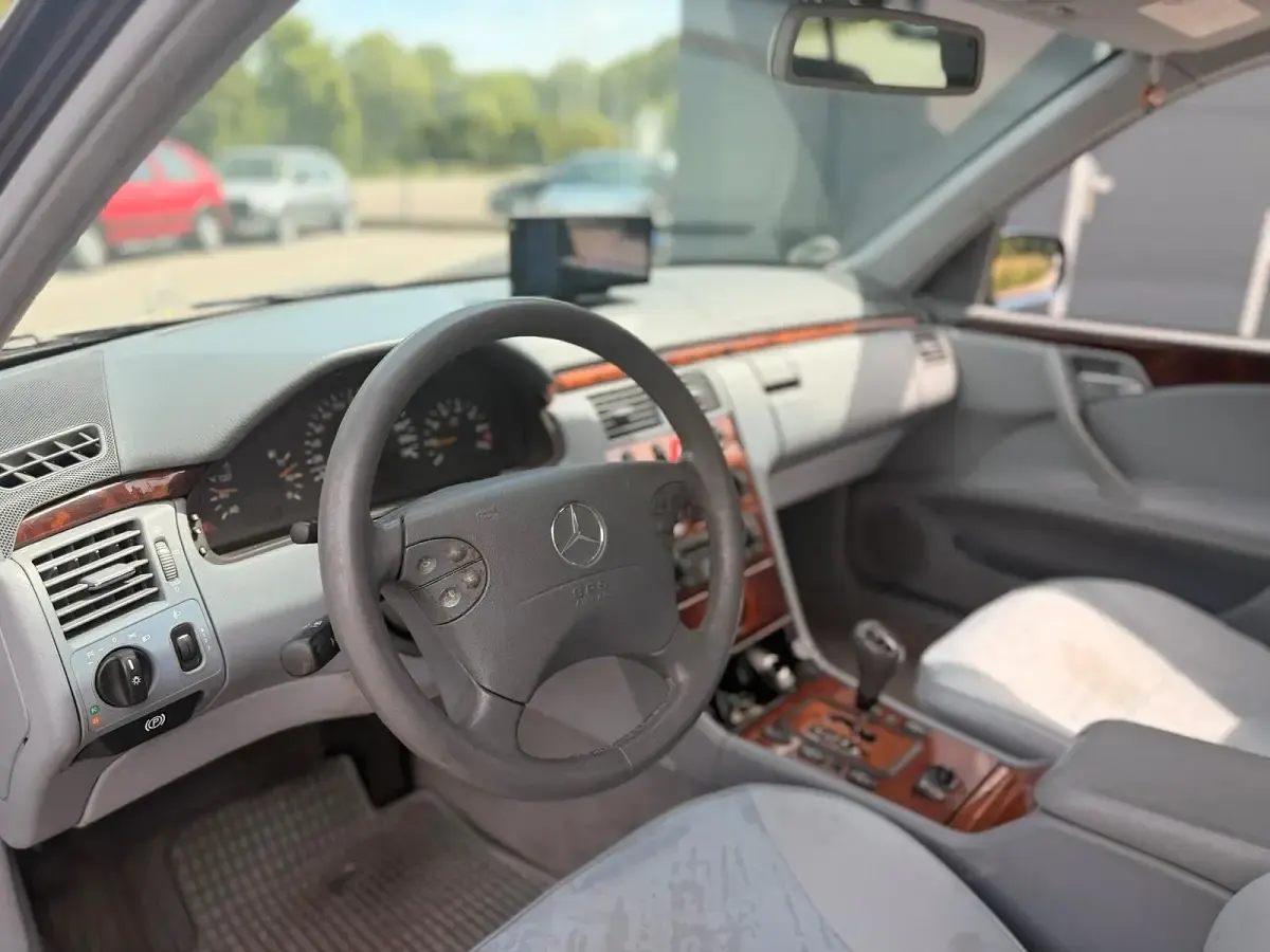 Gebraucht Mercedes E200 Elegance 136 PS (100 kW) 2000 Blau Limousine