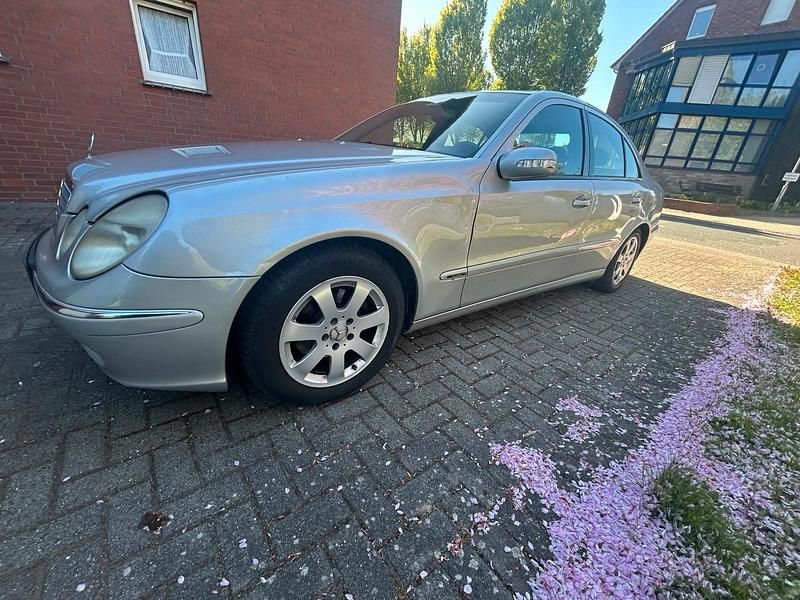 Usata Mercedes E220 150 CV (110 kW) 2004 Argento Berlina
