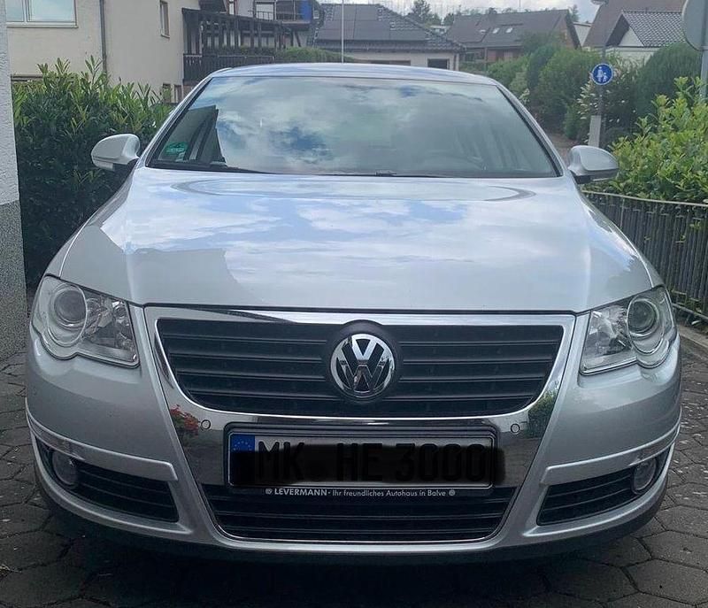 Silber Gebraucht 2009 VW Passat Comfortline Limousine | 6.480 € (Teuer) - Bild 1/4