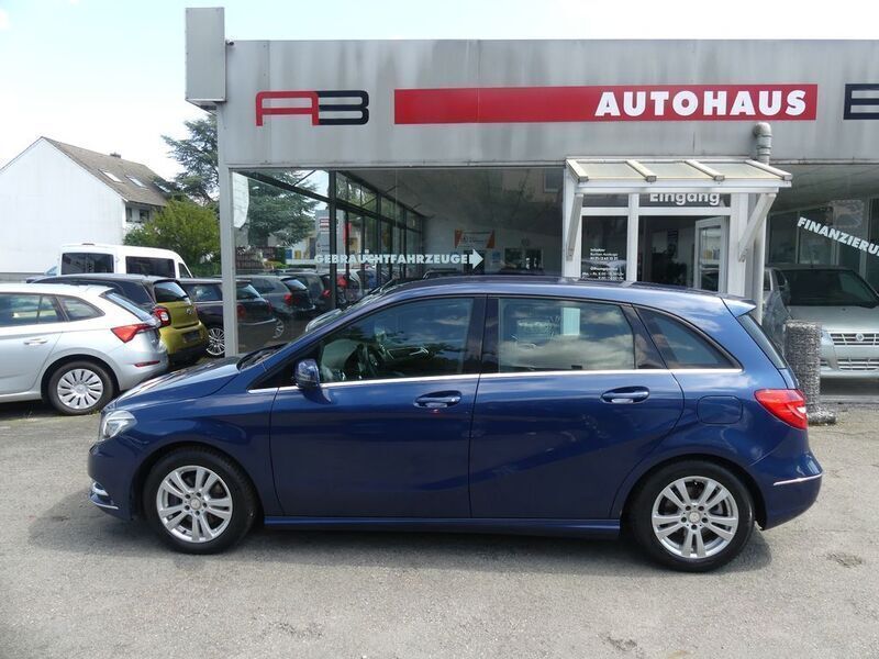 Blau Gebraucht 2012 Mercedes B180 Van / Kleinbus | 7.890 € (Etwas zu teuer) - Bild 1/4
