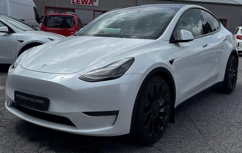 Weiß Gebraucht 2022 Tesla Model Y Performance SUV | 35.990 € (Superpreis) - Bild 1/4