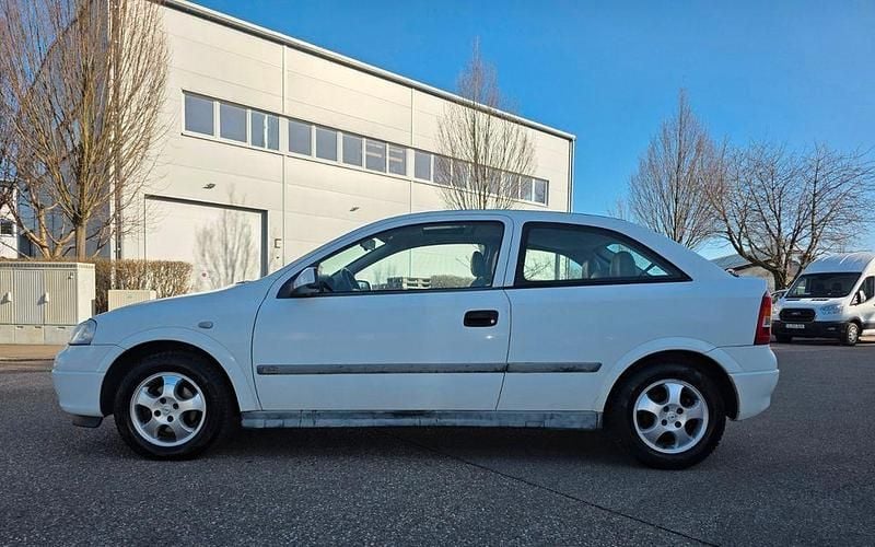 Gebraucht Opel Astra Edition 101 PS (74 kW) 1999 Weiß Limousine