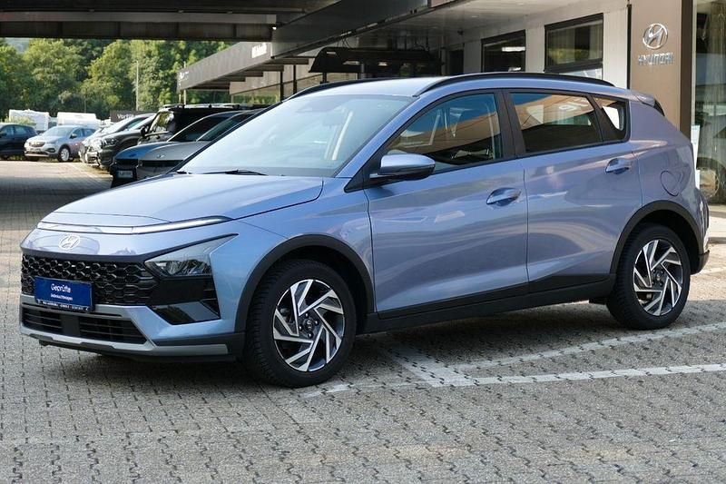 Blau Gebraucht 2024 Hyundai Bayon Prime SUV | 24.490 € - Bild 1/4