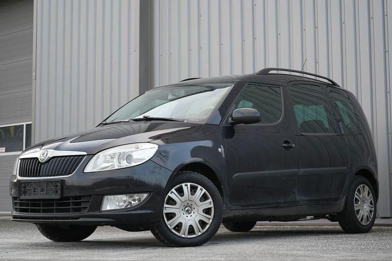 Schwarz Gebraucht 2010 Skoda Roomster Plus Edition Van / Kleinbus | 1.890 € (Teuer) - Bild 1/4