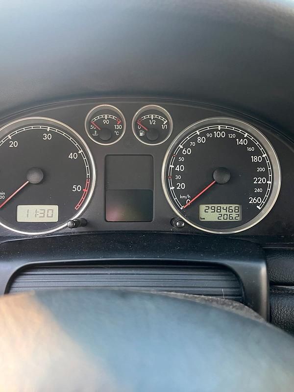 Gebraucht VW Passat 200 PS (147 kW) 2002 Silber Kombi