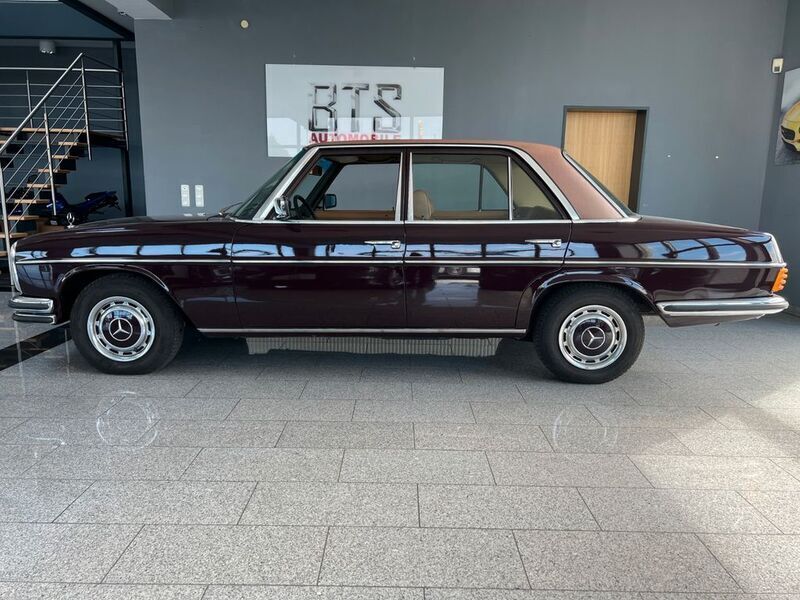 Braun Gebraucht 1974 Mercedes 200 Limousine | 14.950 € - Bild 1/4
