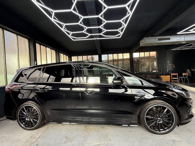 Gebraucht Ford S-MAX ST-Line 239 PS (175 kW) 2018 Schwarz Van / Kleinbus