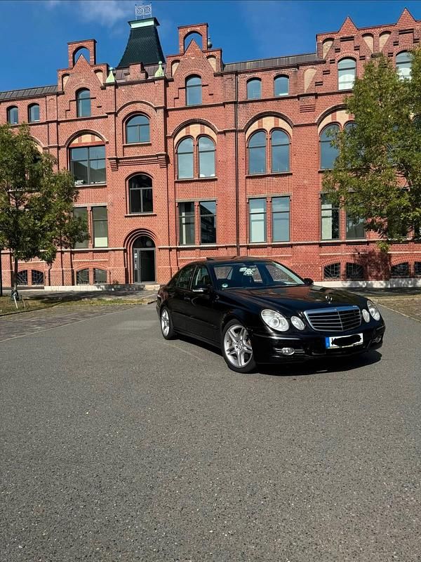 Schwarz Gebraucht 2007 Mercedes E320 Limousine | 6.500 € (Etwas zu teuer) - Bild 1/4
