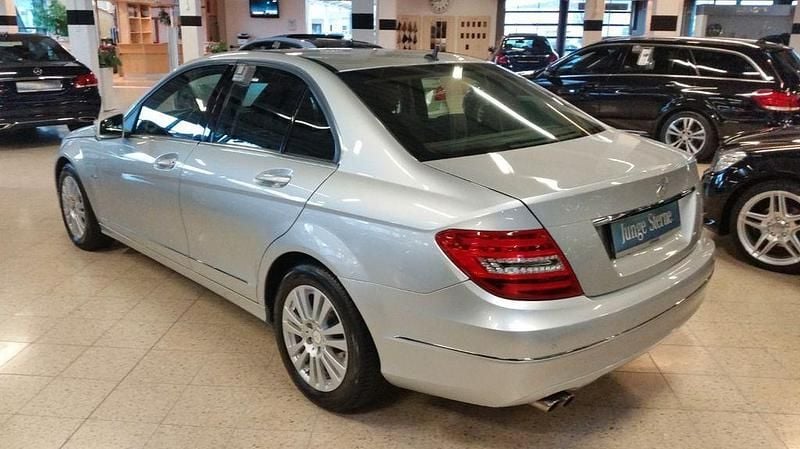 Gebraucht Mercedes C180 156 PS (114 kW) 2011 Silber Limousine