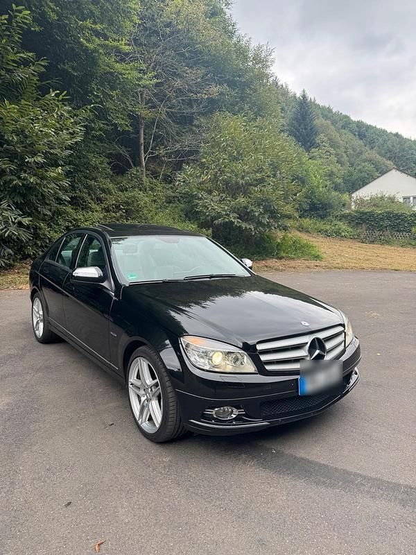 Schwarz Gebraucht 2007 Mercedes 320 Avantgarde Limousine | 7.900 € (Fairer Preis) - Bild 1/4
